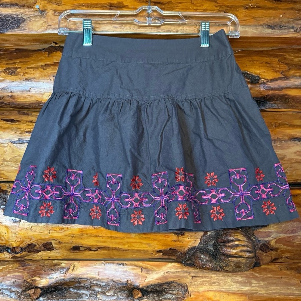 American Eagle Outfitters‎ Grey Embroidered Mini Skirt Size XS